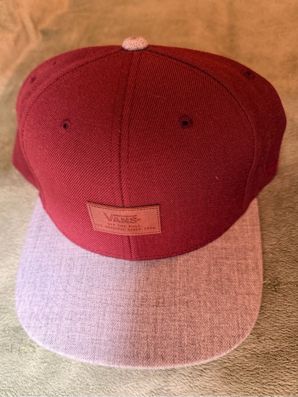 Vans / Starter - Two-Tone Snapback Cap - Burgundy Top with Light Gray Bill